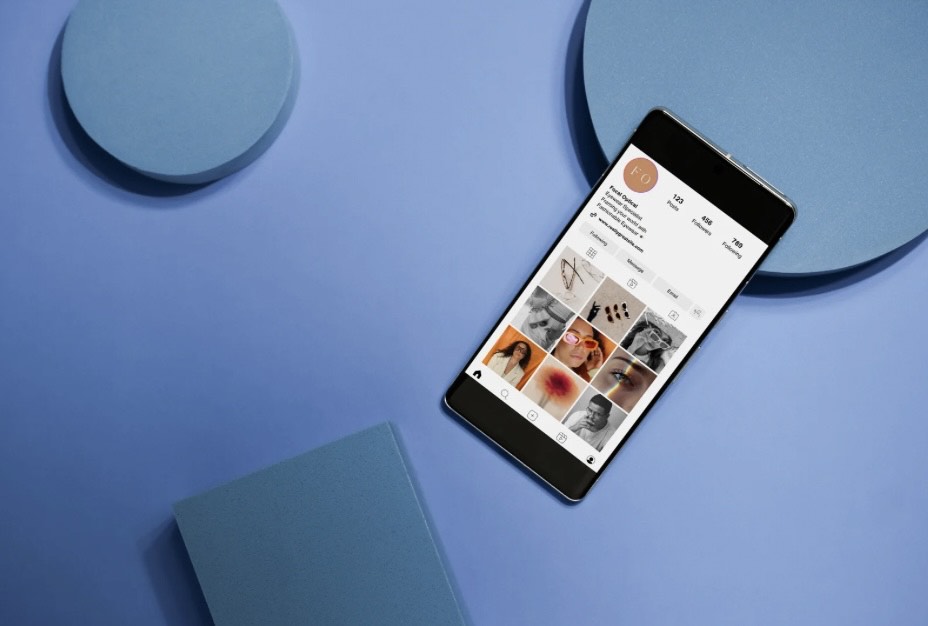 Cellphone showing social media
