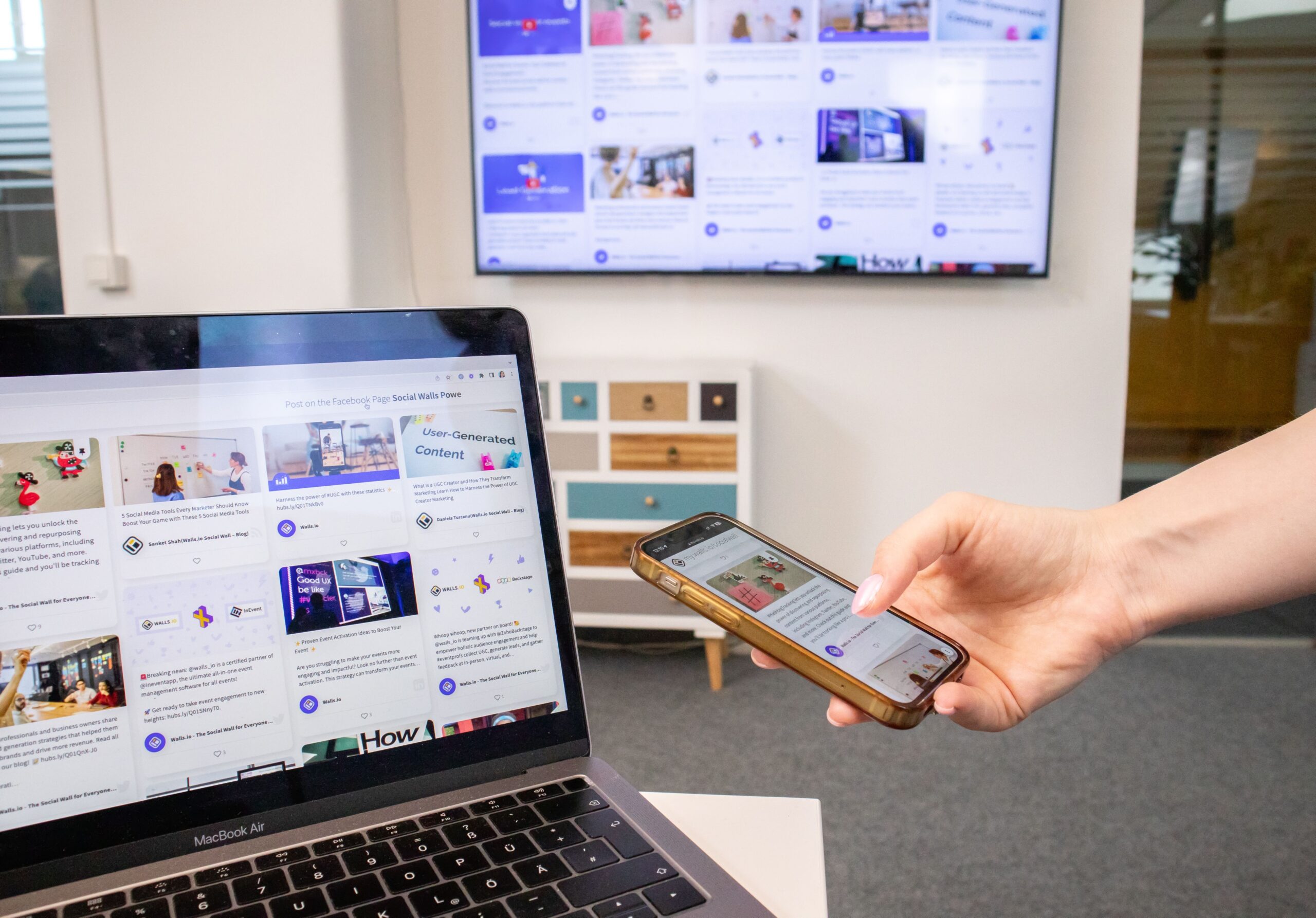 A site and tv screen showing a bunch of different posts